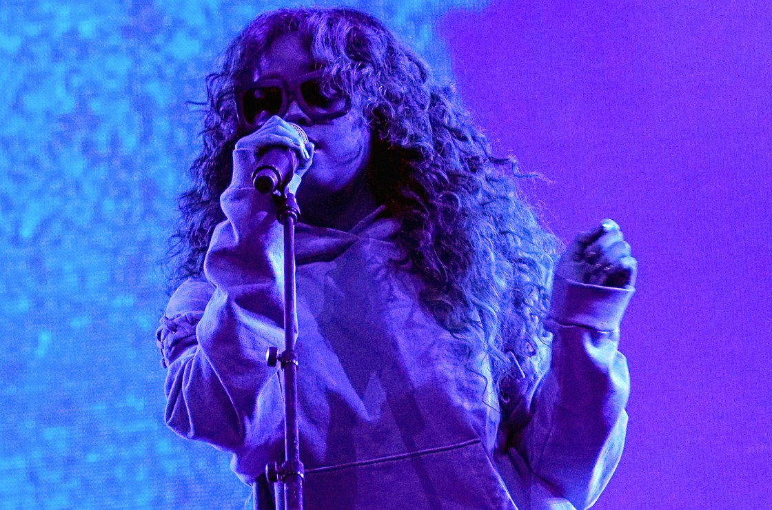 LOS ANGELES, CA - JUNE 23: H.E.R. performs onstage at night two of the STAPLES Center Concert, presented by Coca-Cola, during the 2017 BET Experience at LA Live on June 23, 2017 in Los Angeles, California. (Photo by Bennett Raglin/Getty Images for BET)